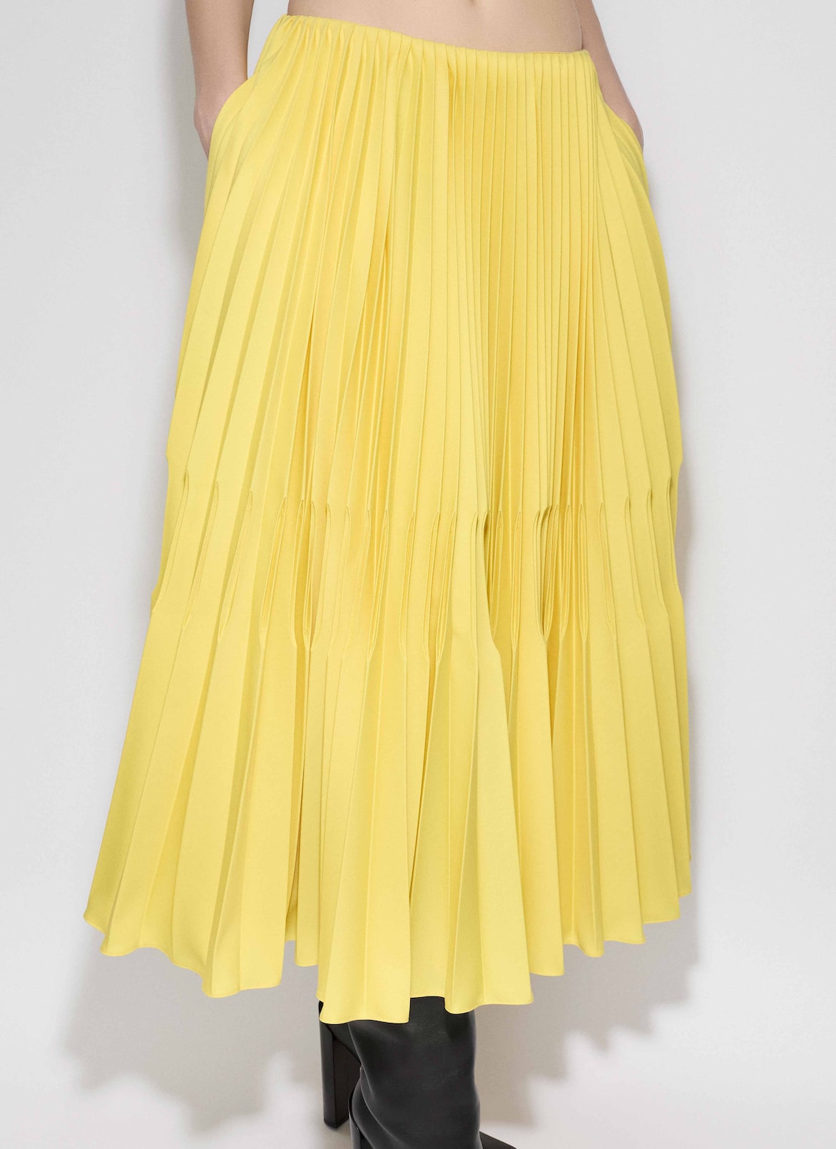 WOOL GABARDINE PLEATED SKIRT ALAÏA BRIGHT YELLOW WOOL GABARDINE PLEATED SKIRT